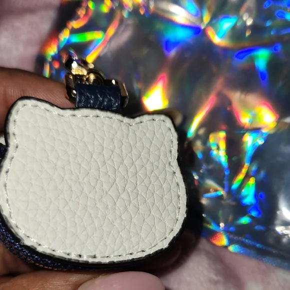 Hello Kitty White and Red Coin Purse - Picture 5 of 6